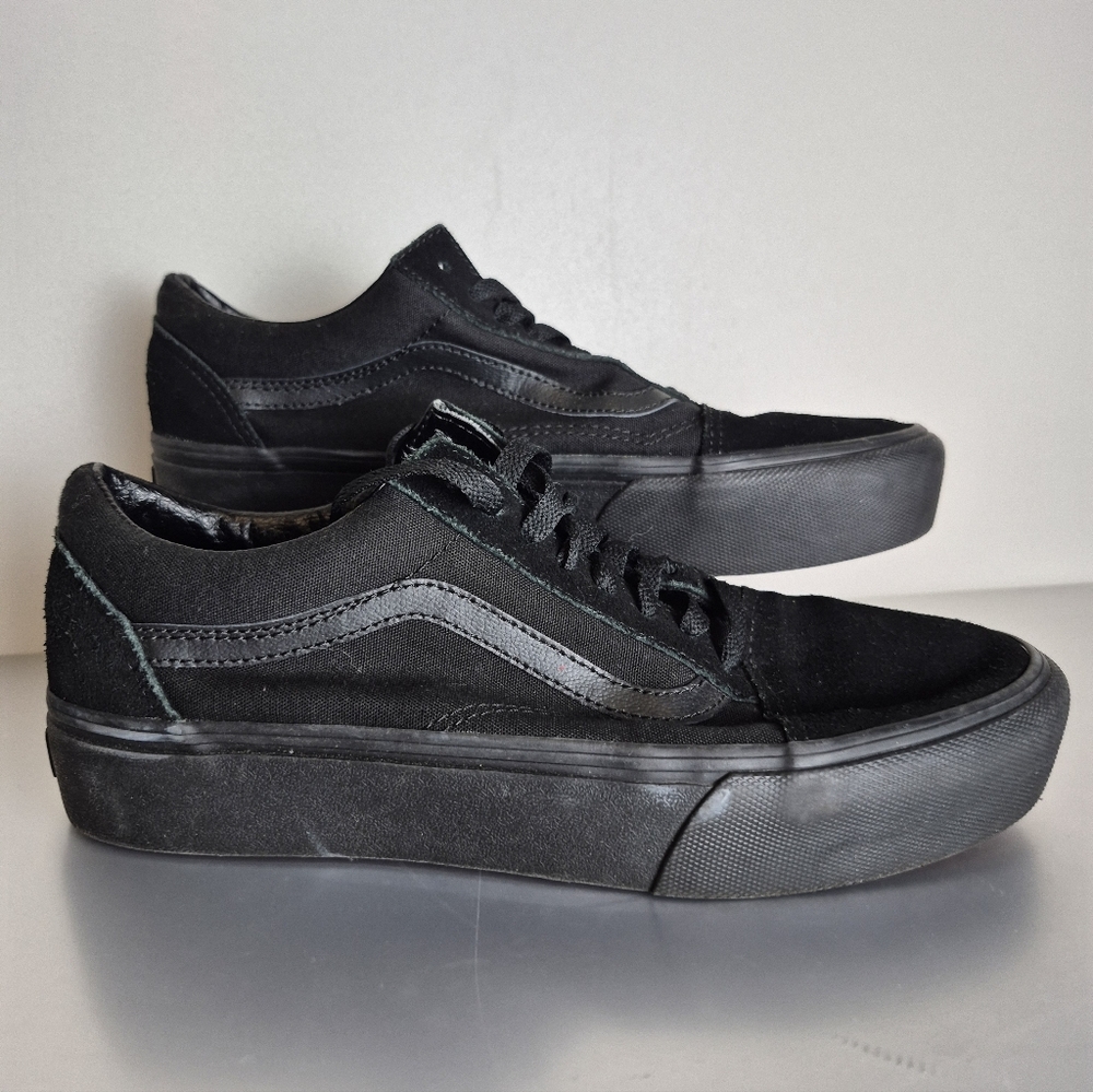 Vans Old Skool. Black. Size M8 / W9.5. Used. Good Conditions.